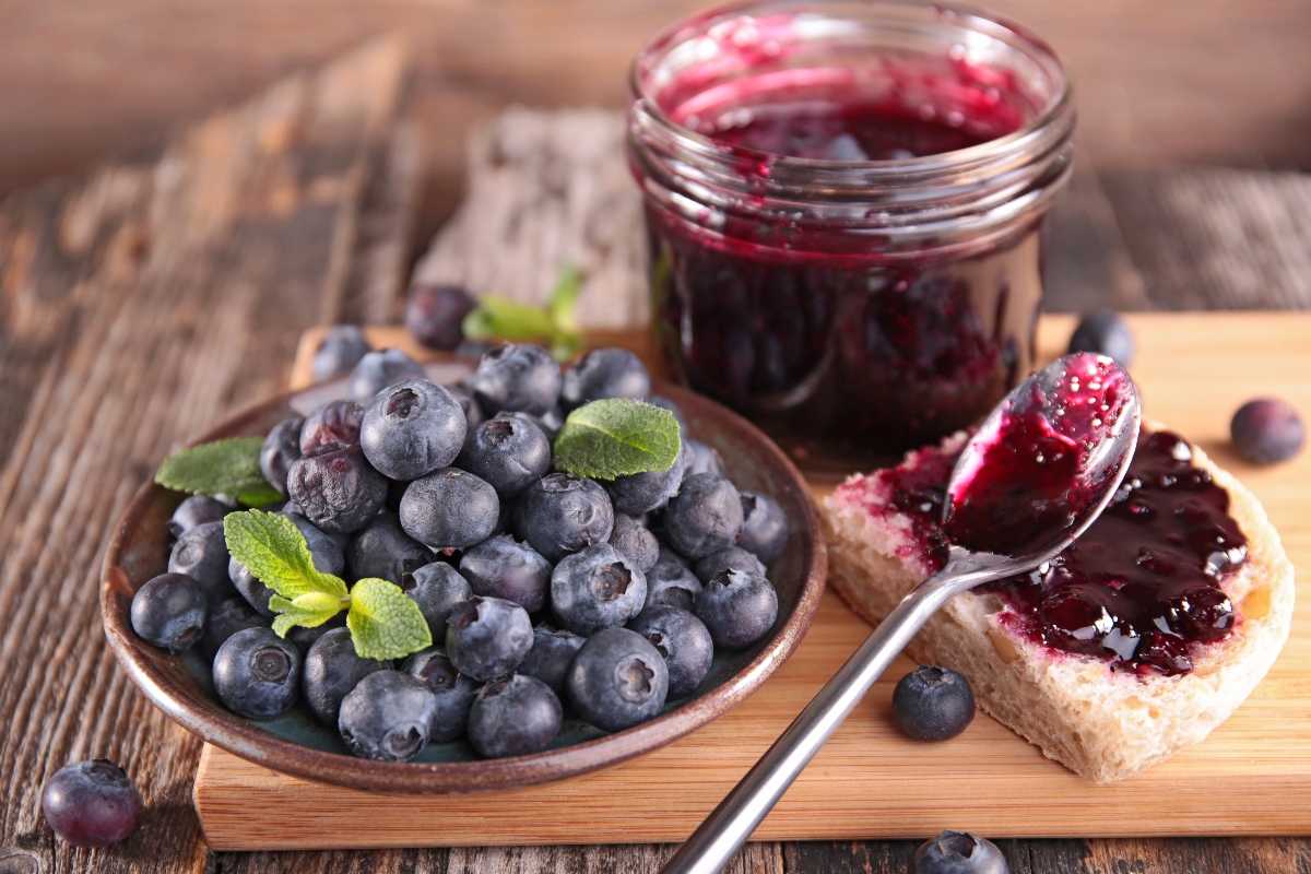 Alimenti antitumorali: 5 cibi top per prevenire il cancro 3 alimenti antitumorali: mirtilli