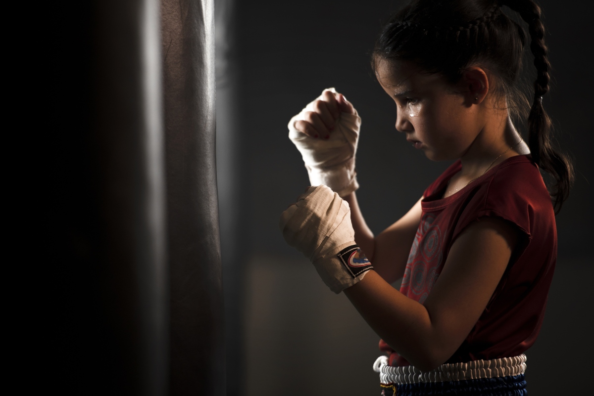 Kick boxing: cos'è, tecniche, benefici, storia e controindicazioni 10 kick boxing: benefici per donna e bambini