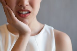 Parodontite: cos&rsquo;&egrave;, cause, sintomi, cure e prevenzione
