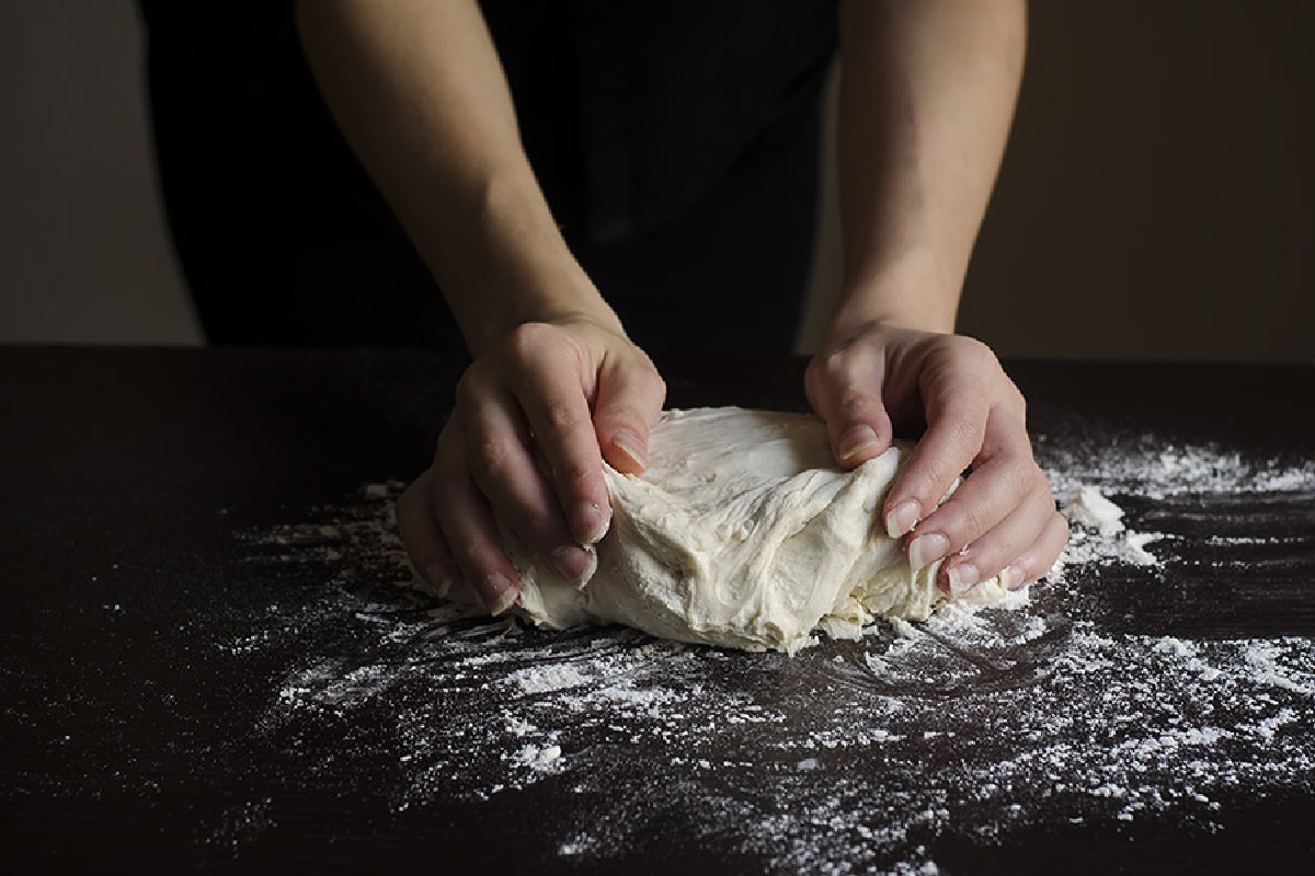 Pizza fatta in casa: consigli e ricette da provare 1 Pizza a casa: impasto base per pizza
