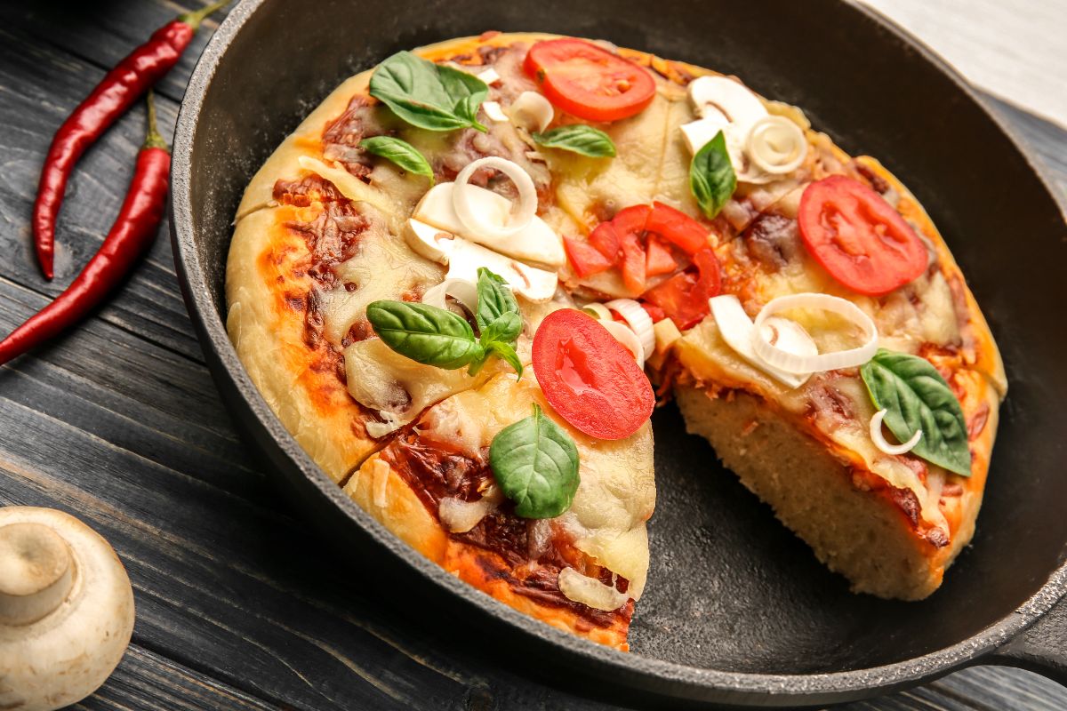 Pizza in padella: una ricetta veloce e alternativa 2 ricetta pizza in padella