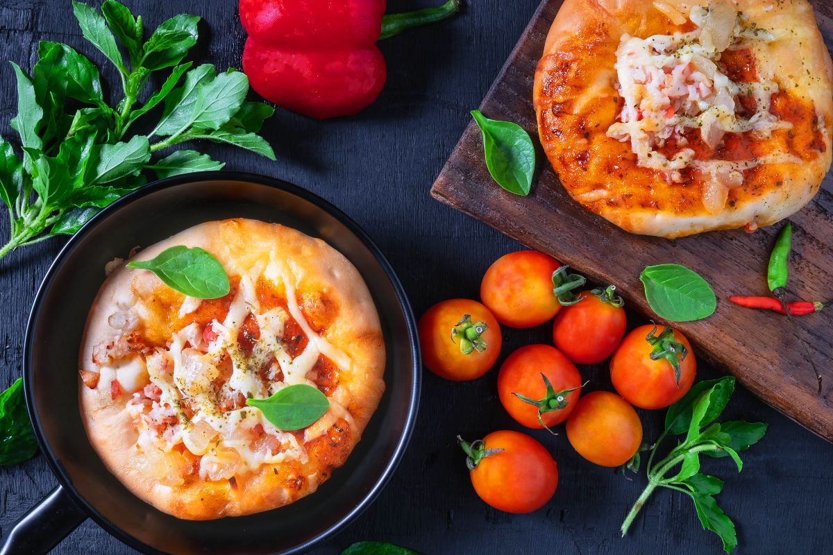 Pizza in padella: una ricetta veloce e alternativa 4 Pizza in padella senza lievito