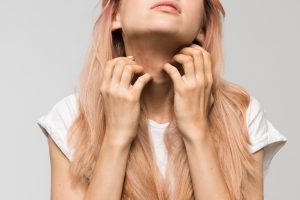 Scabbia: cos&rsquo;&egrave;, tipi, come si trasmette, sintomi, diagnosi, cure e prevenzione