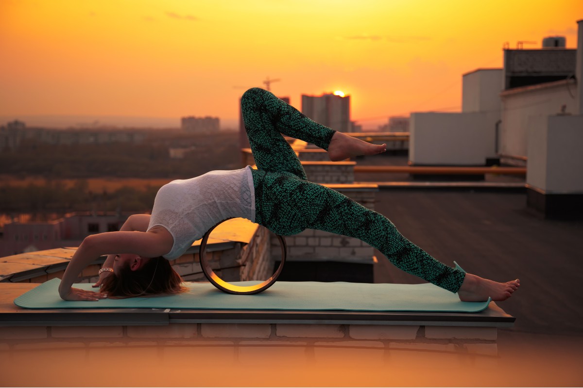 Yoga wheel: ecco il segreto di Halle Berry per avere un fisico da urlo 1 yogawheel