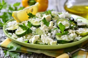 Zucchine lesse: ricetta, calorie e tempo di cottura