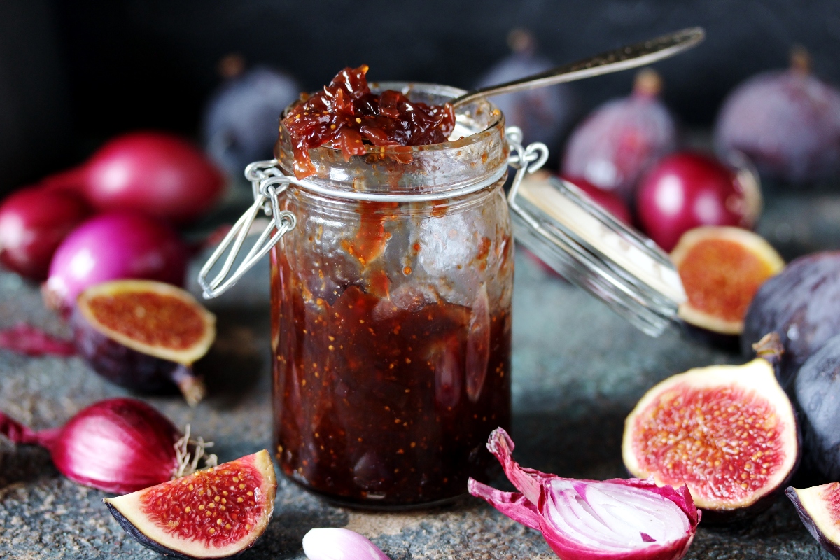 Chutney: che cos’è, come si prepara, usi e 3 varianti gustose da preparare in casa 6 chutney di cipolle rosse