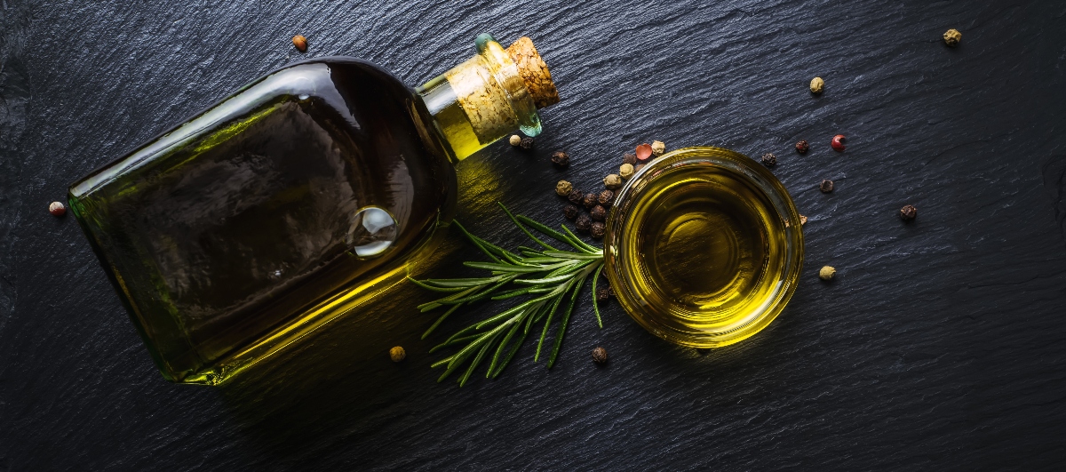 Benefici dell'olio extravergine di oliva per la nostra salute: il grasso “buono” da gustare anche a dieta 1 benefici dell'olio extra vergine di oliva: meglio a crudo?