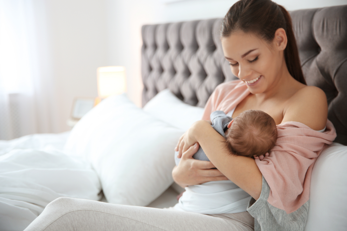 Capoparto: cos’è, quando arriva, quali sono i sintomi, quanto dura e come influisce sulla fertilità 2 Capoparto e allattamento