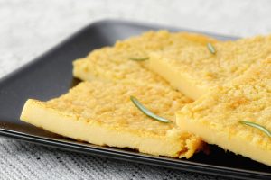 Farinata di ceci: la ricetta originale tradizionale al forno e la variante in padella