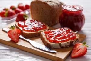 Marmellata di fragole, tre ricette facili per una dolce colazione