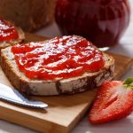 Marmellata di fragole, tre ricette facili per una dolce colazione 1 Marmellata di fragole