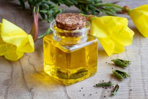 Olio di enotera: la pianta delle donne tra propriet&agrave;, benefici, modalit&agrave; d&rsquo;uso e controindicazioni