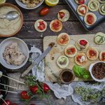 Pizzette allo yogurt greco: la ricetta veloce senza lievito 1 pizzette allo yogurt: ricetta senza lievito