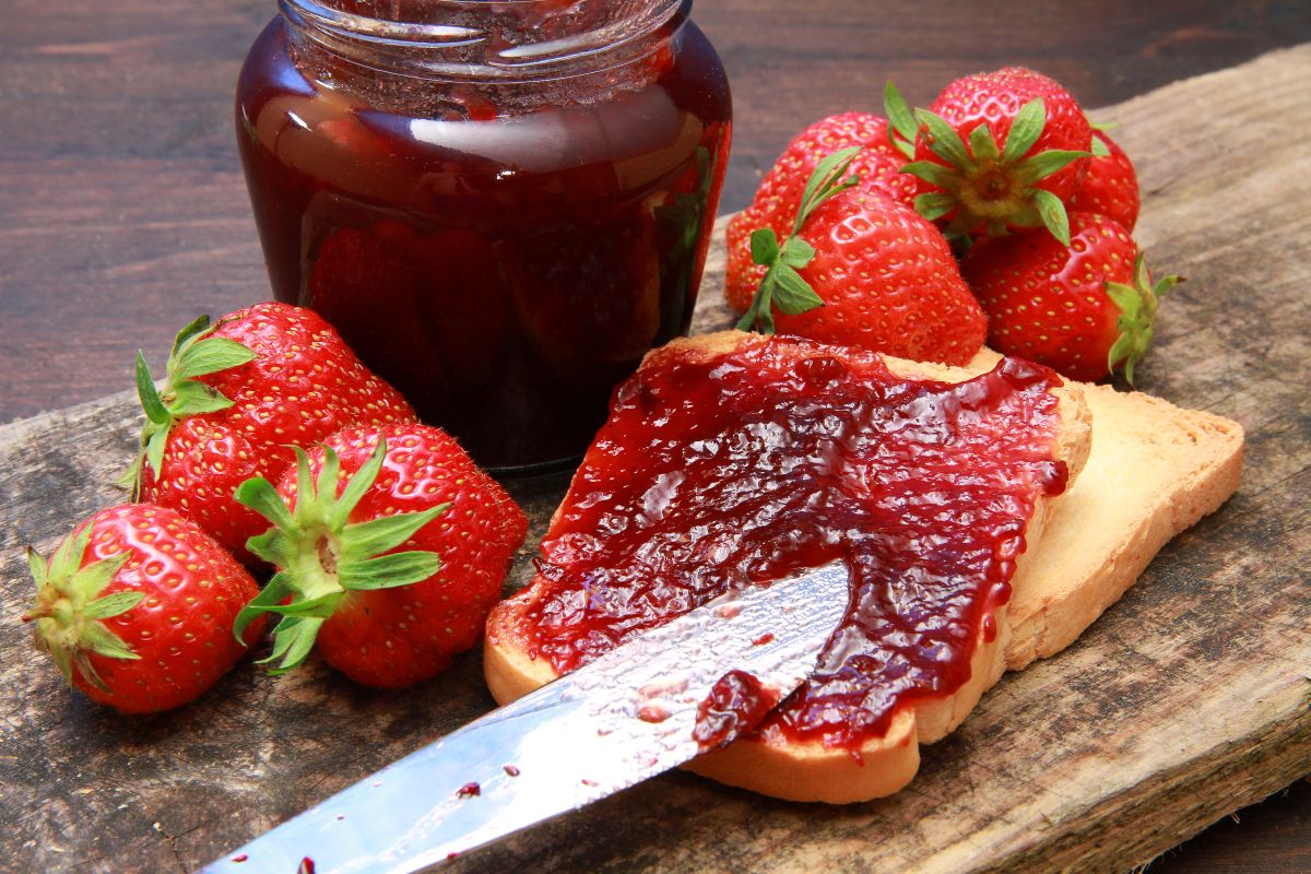 Marmellata di fragole, tre ricette facili per una dolce colazione 2 ricetta marmellata di fragole