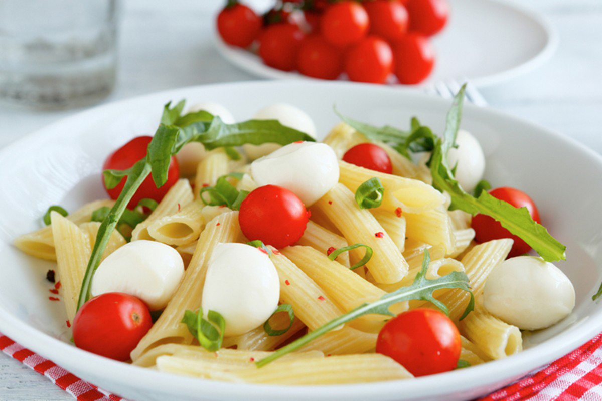 Le migliori ricette con la mozzarella: proposte sane e leggere dall'antipasto al secondo 18 Ricette con mozzarella: pasta pomodoro e mozzarella