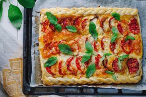 Torta salata pomodoro e mozzarella: una ricetta nutriente, gustosa e perfetta anche a dieta