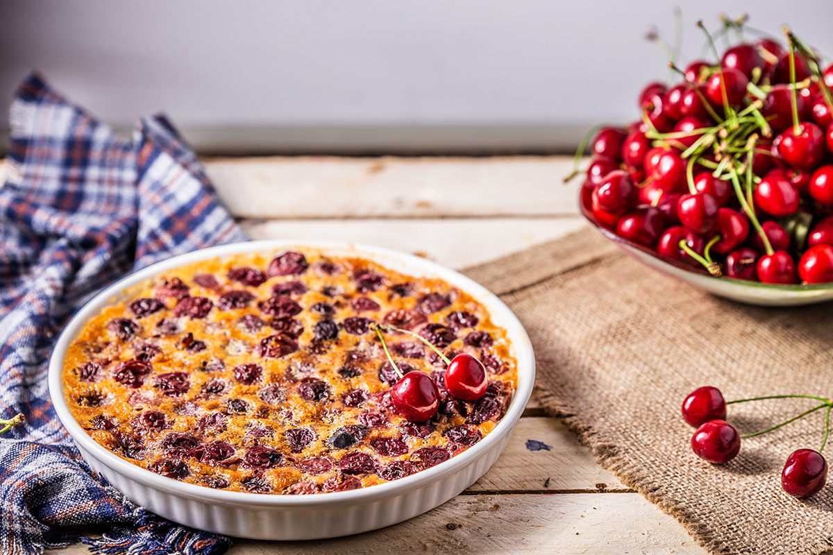 Ciliegie: calorie, valori nutrizionali, proprietà, benefici e le migliori ricette 9 clafoutis alle ciliegie la ricetta