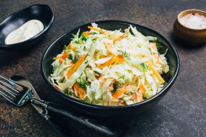 Coleslaw: la ricetta originale dell&rsquo;insalata di cavolo
