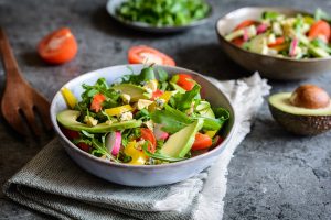 Insalata con avocado: una ricetta sana e veloce da preparare