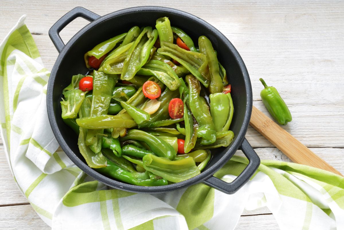 Friggitelli in padella, il contorno genuino e facile da fare 4 Friggitelli in padella: prova la ricetta di Melarossa