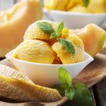 Gelato al melone, un dessert fresco e leggero da fare in casa 1 Gelato al melone: fresco e leggero