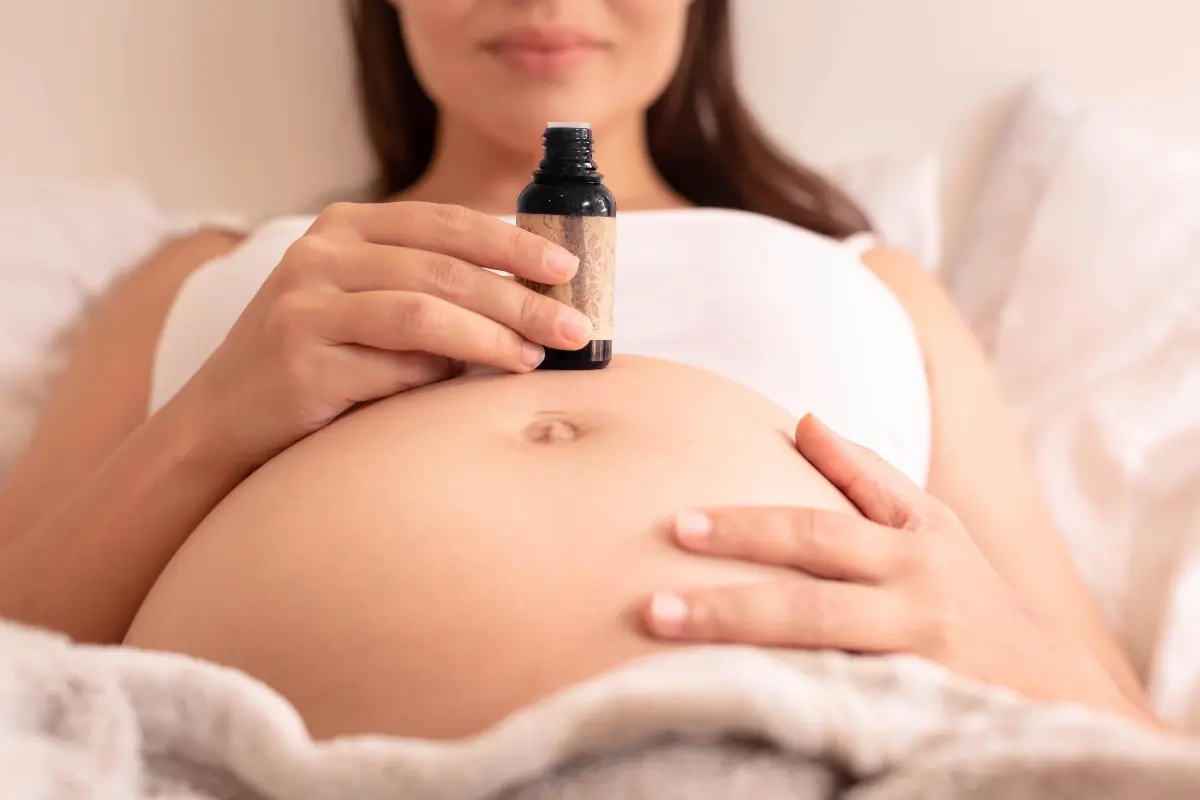 Massaggio perineale o vaginale in gravidanza: cos’è, a cosa serve, benefici e come farlo 2 massaggio vaginale: olio