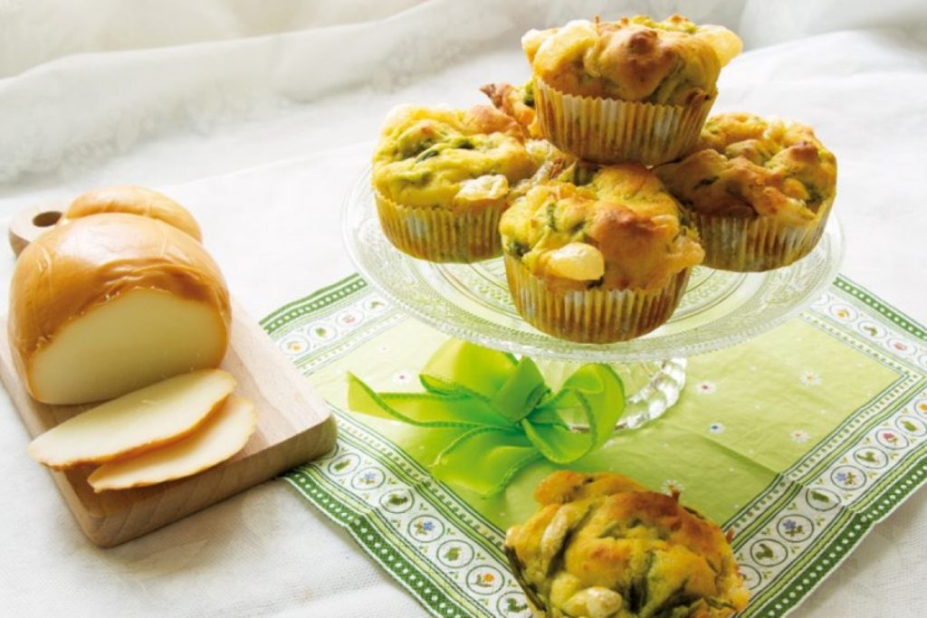 Muffin salati: la ricetta base e le varianti veloci e gustose 8 muffin salati con asparagi