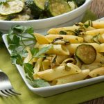 Pasta con zucchine, la ricetta classica e le sue varianti 1 Pasta con zucchine: un primo leggero e gustoso