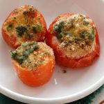 Pomodori gratinati al forno, ricetta e trucchi per un contorno goloso 1 Pomodori gratinati: un contorno leggero e squisito