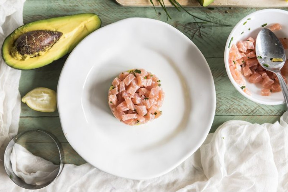 Menù di San Valentino: ricette facili, gustose e sane 1 tartare di salmone e avocado