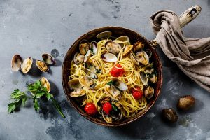 Spaghetti alle vongole: un primo piatto leggero