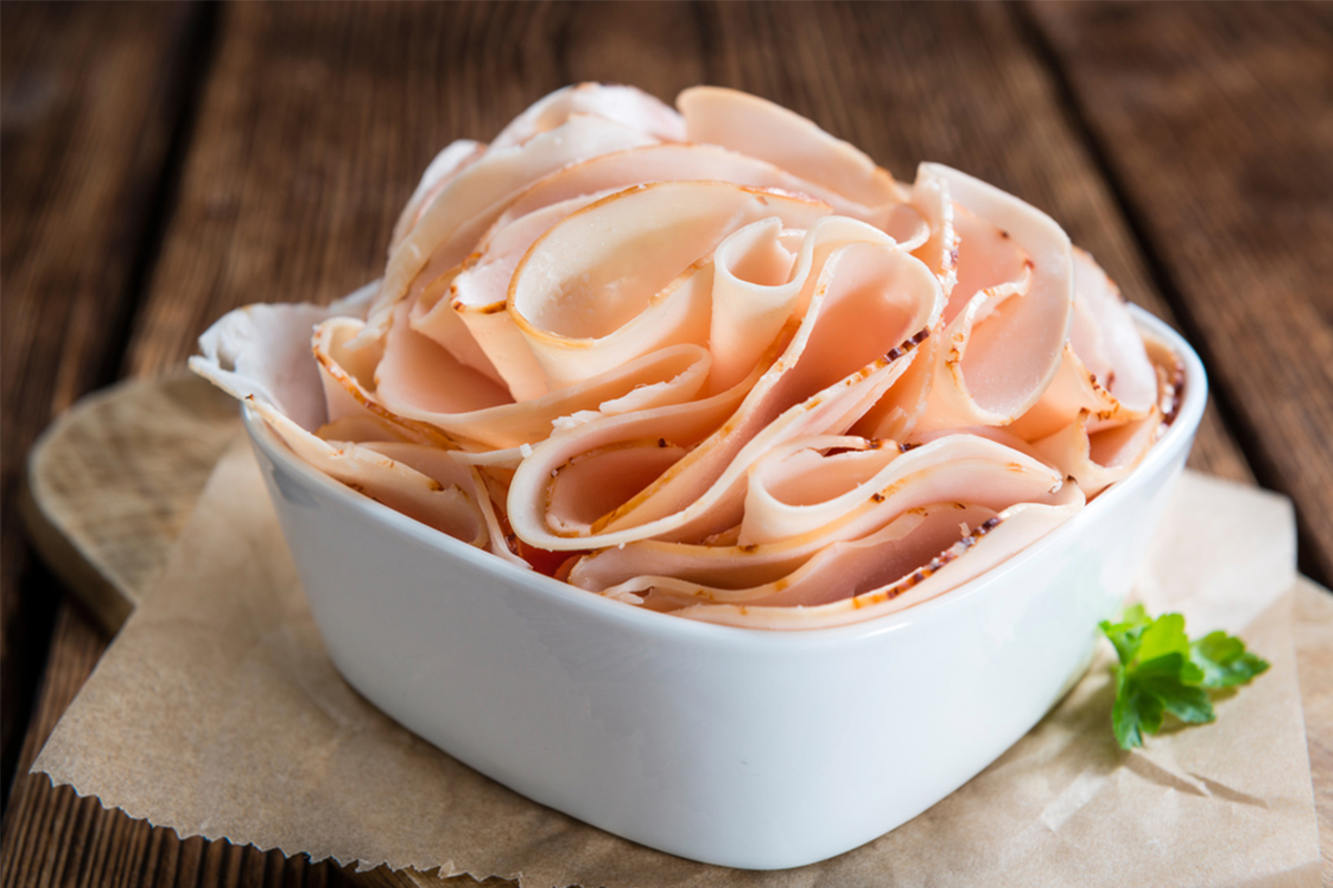 Gli alimenti con meno di 120 calorie da inserire nella tua dieta 37 Alimenti con meno di 120 calorie: fesa di tacchino
