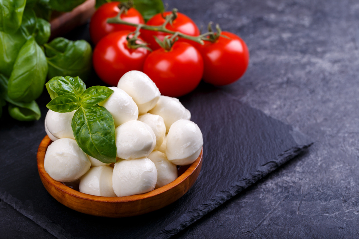 Gli alimenti con meno di 120 calorie da inserire nella tua dieta 19 Alimenti con meno di 120 calorie: mozzarella