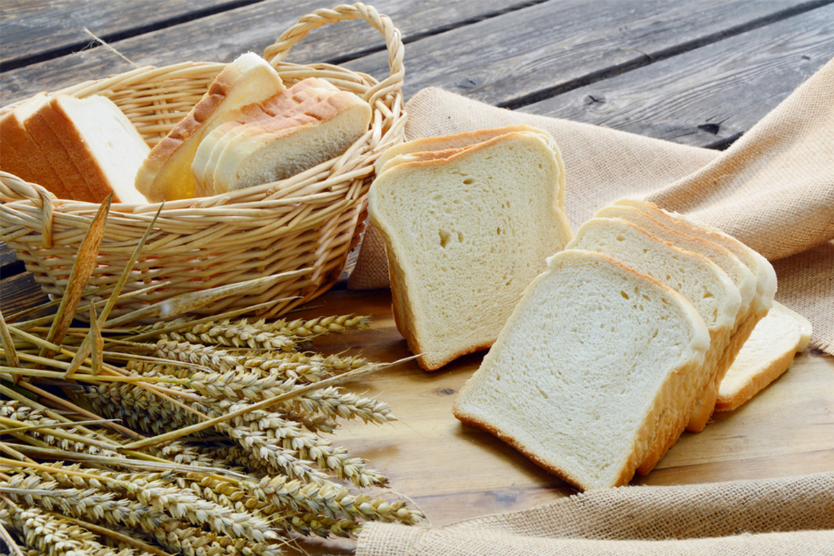 Gli alimenti con meno di 120 calorie da inserire nella tua dieta 23 Alimenti con meno di 120 calorie: pane bianco