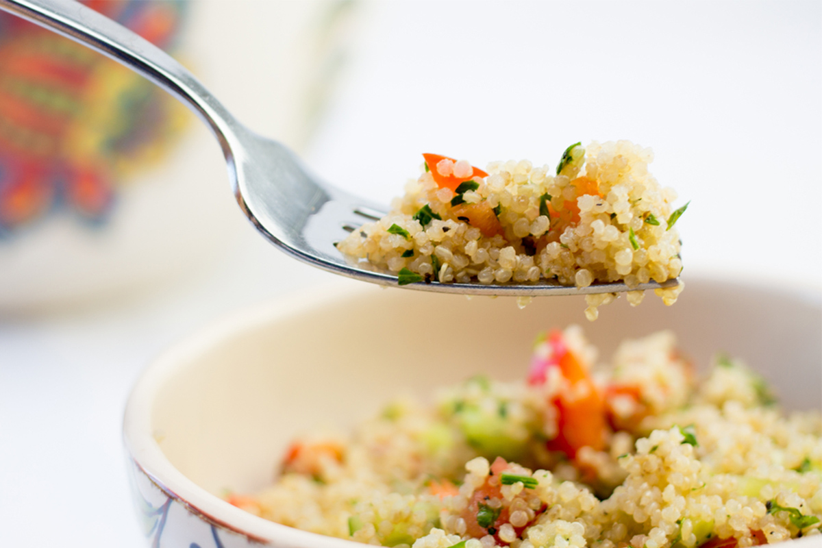Gli alimenti con meno di 120 calorie da inserire nella tua dieta 32 Alimenti con meno di 120 calorie: quinoa