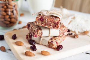 Barrette di avena, cocco e mirtilli per uno spuntino sano