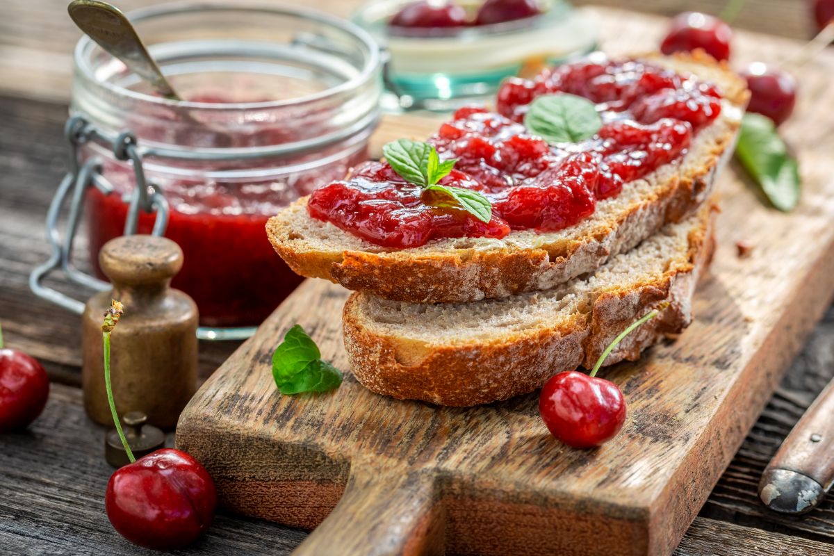 Ciliegie: calorie, valori nutrizionali, proprietà, benefici e le migliori ricette 10 marmellata di ciliegie
