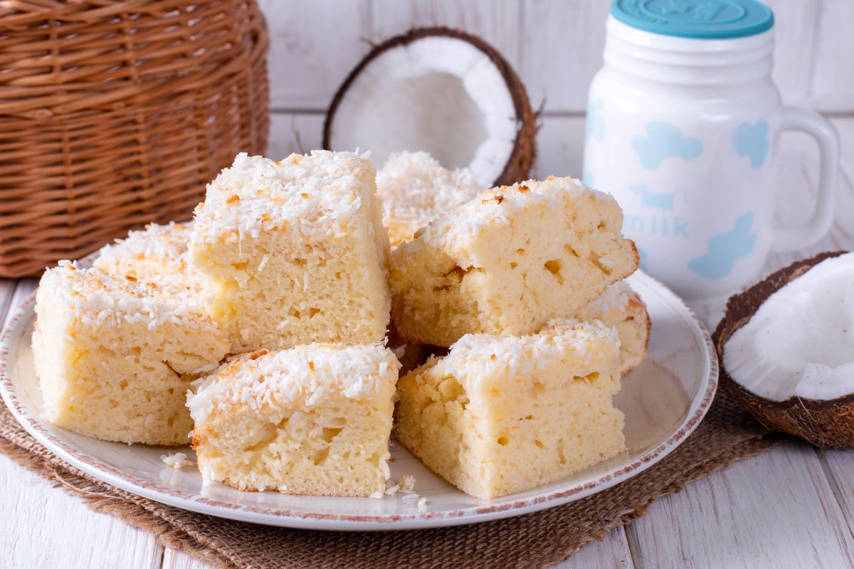 Torta al cocco, un dolce esotico e goloso per l'estate 6 Torta al cocco: sofficissima e golosa