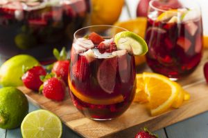 Sangria, prepara il cocktail pi&ugrave; fresco e dolce dell&rsquo;estate