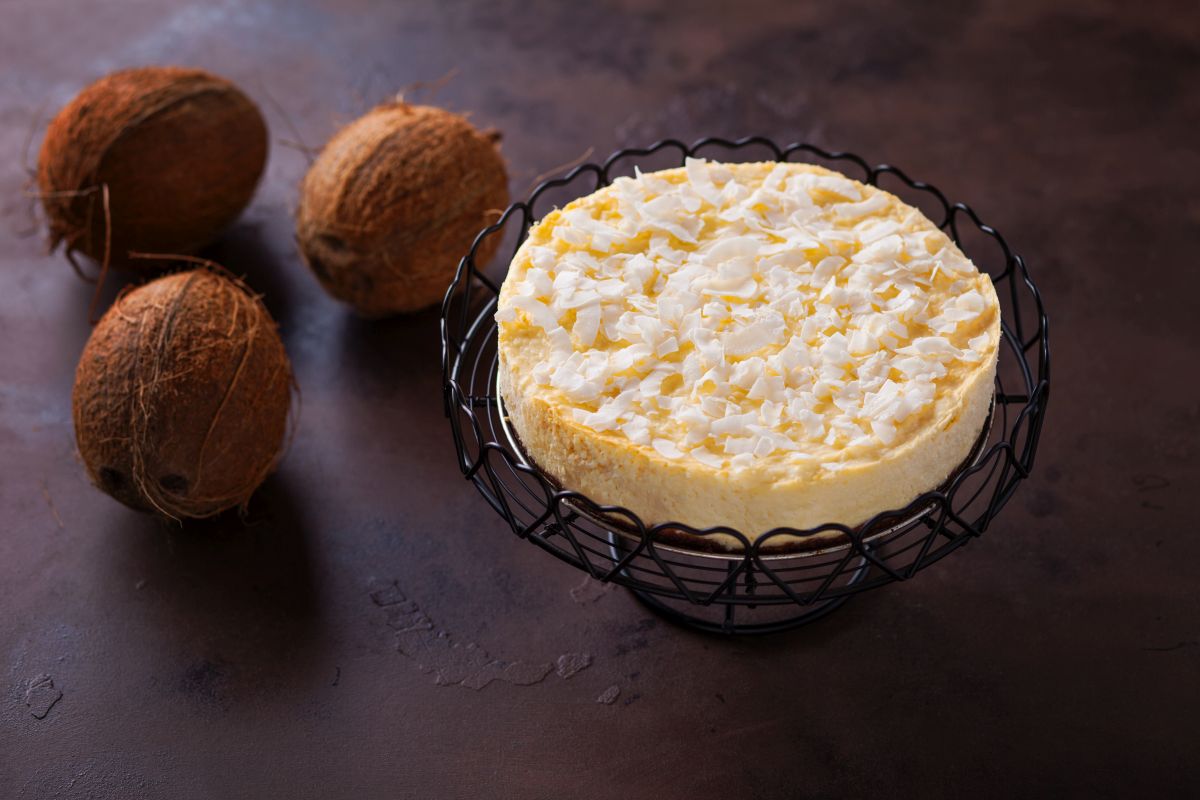 Torta al cocco, un dolce esotico e goloso per l'estate 4 Torta al cocco: preparala anche con il Bimby