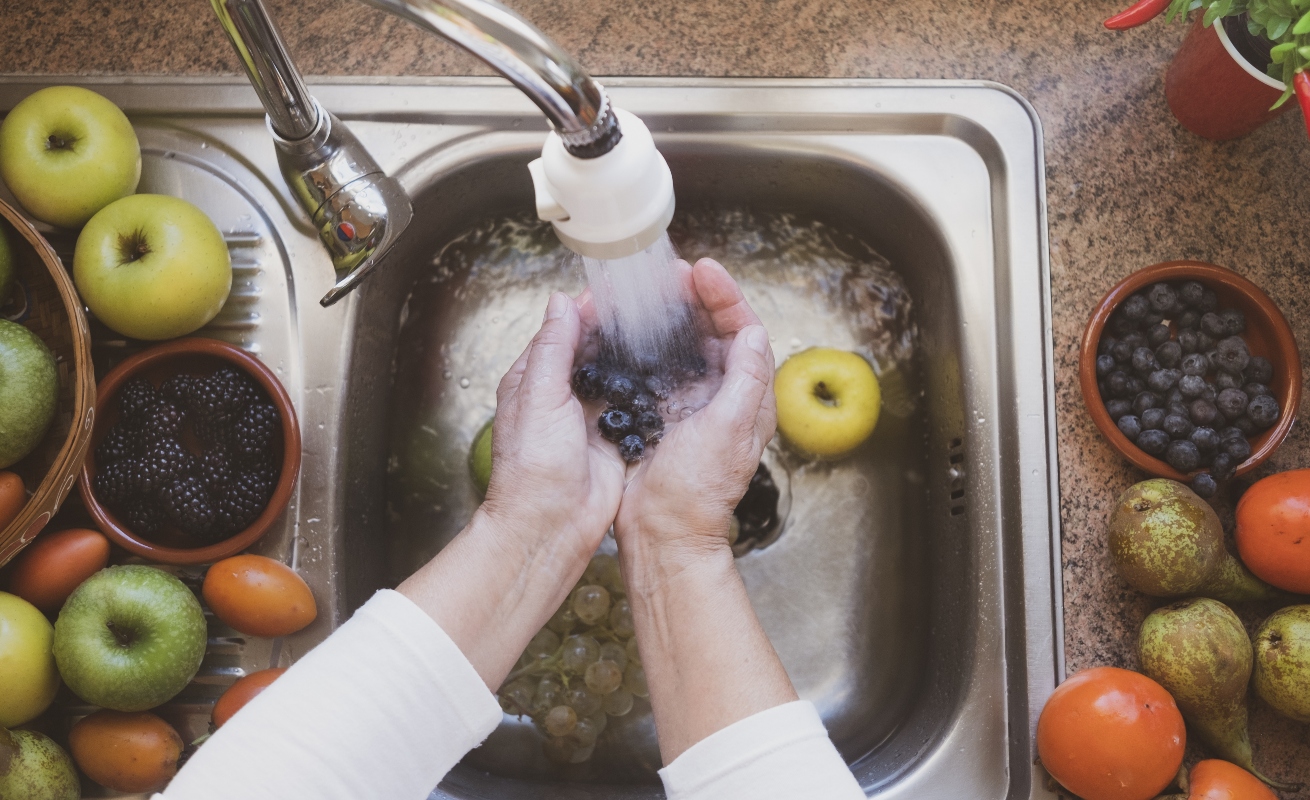 Acqua aromatizzata: che cos'è, i benefici e le migliori ricette 3 acqua aromatizzata: consigli per prepararla a casa