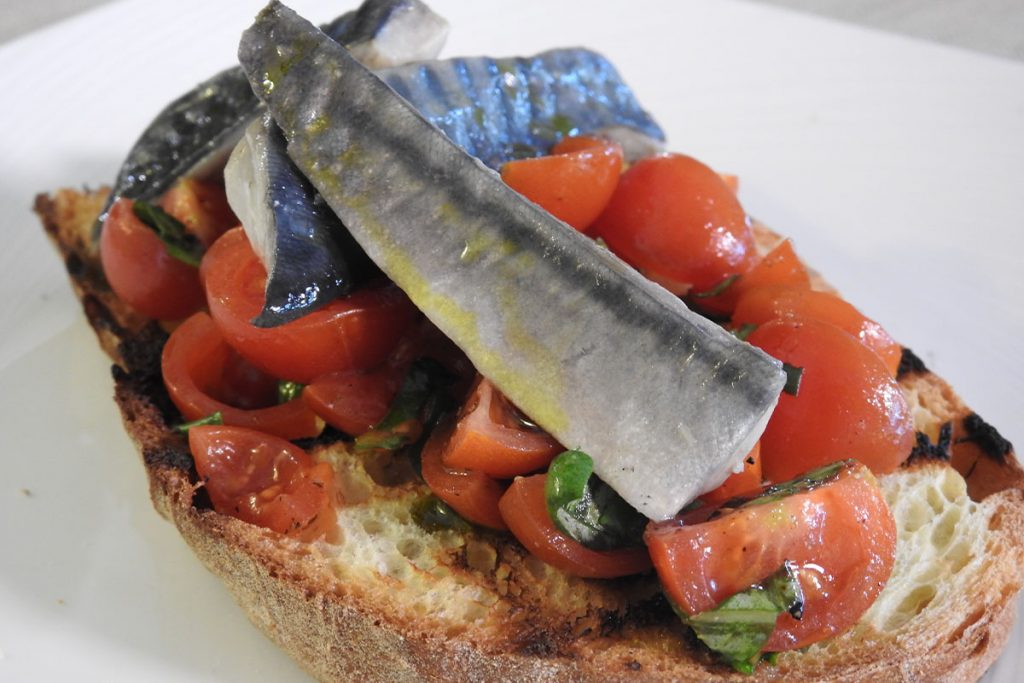 Alla scoperta dell'Argentario: Porto Santo Stefano e il fascino del passato 5 bruschetta pesce argentario