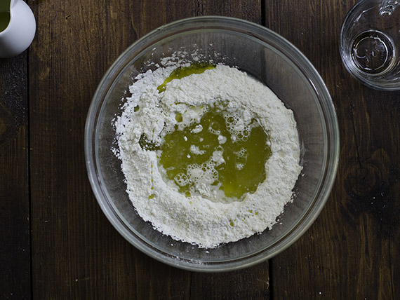 Grissini al sesamo fatti in casa: la ricetta di Melarossa 3 grissini al sesamo aggiunta olio