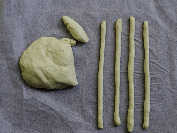 Grissini al sesamo fatti in casa: la ricetta di Melarossa 6 grissini al sesamo stendi grissini