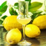 Limoncello, la ricetta perfetta del tradizionale liquore ai limoni 1 Limoncello: la ricetta del liquore di limoni