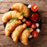 Panzerotti, scopri come preparare lo street food pugliese 1 Panzerotti: il classico street food pugliese