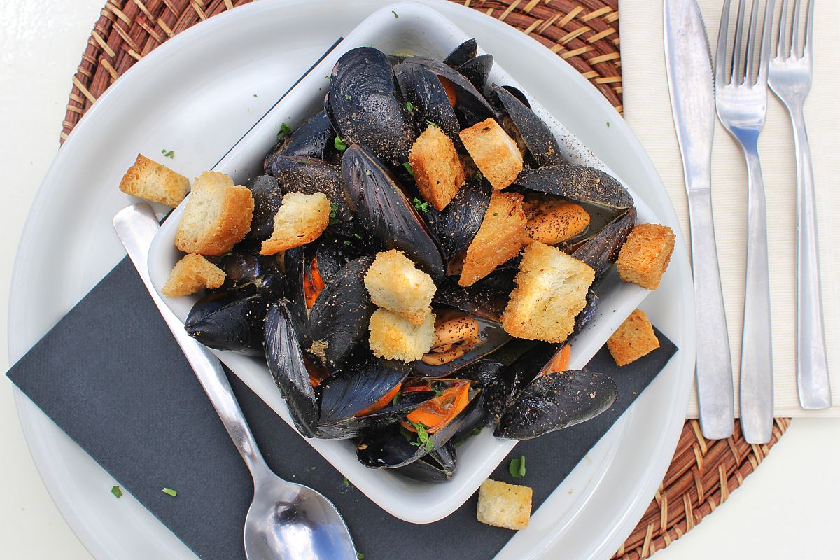 Impepata di cozze: la ricetta dell’antipasto di mare semplice e veloce 1 Impepata di cozze: un classico di Napoli