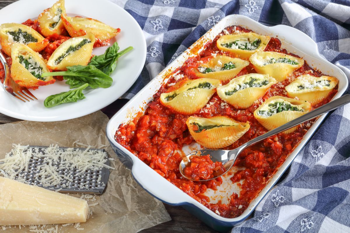 Conchiglioni ripieni, un primo completo e appetitoso 4 conchiglioni ripieni ricotta e spinaci