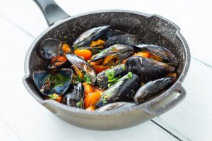 Cozze alla marinara, un antipasto leggero che profuma di mare