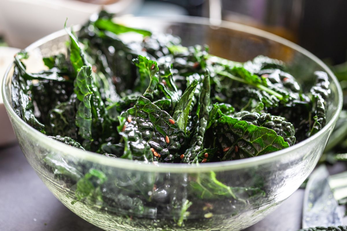Ricette detox invernali: guida completa per depurarti con gusto 5 chips di cavolo nero